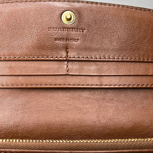 FANTASTIC CONDITION BURBERRY NOVA PLAID WALLET - Picture 2 of 9